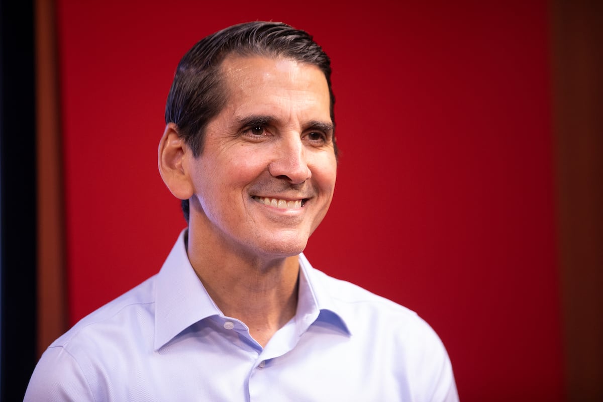 Desentrañando la mente de Rómulo Roux: política, pasiones y reflexiones