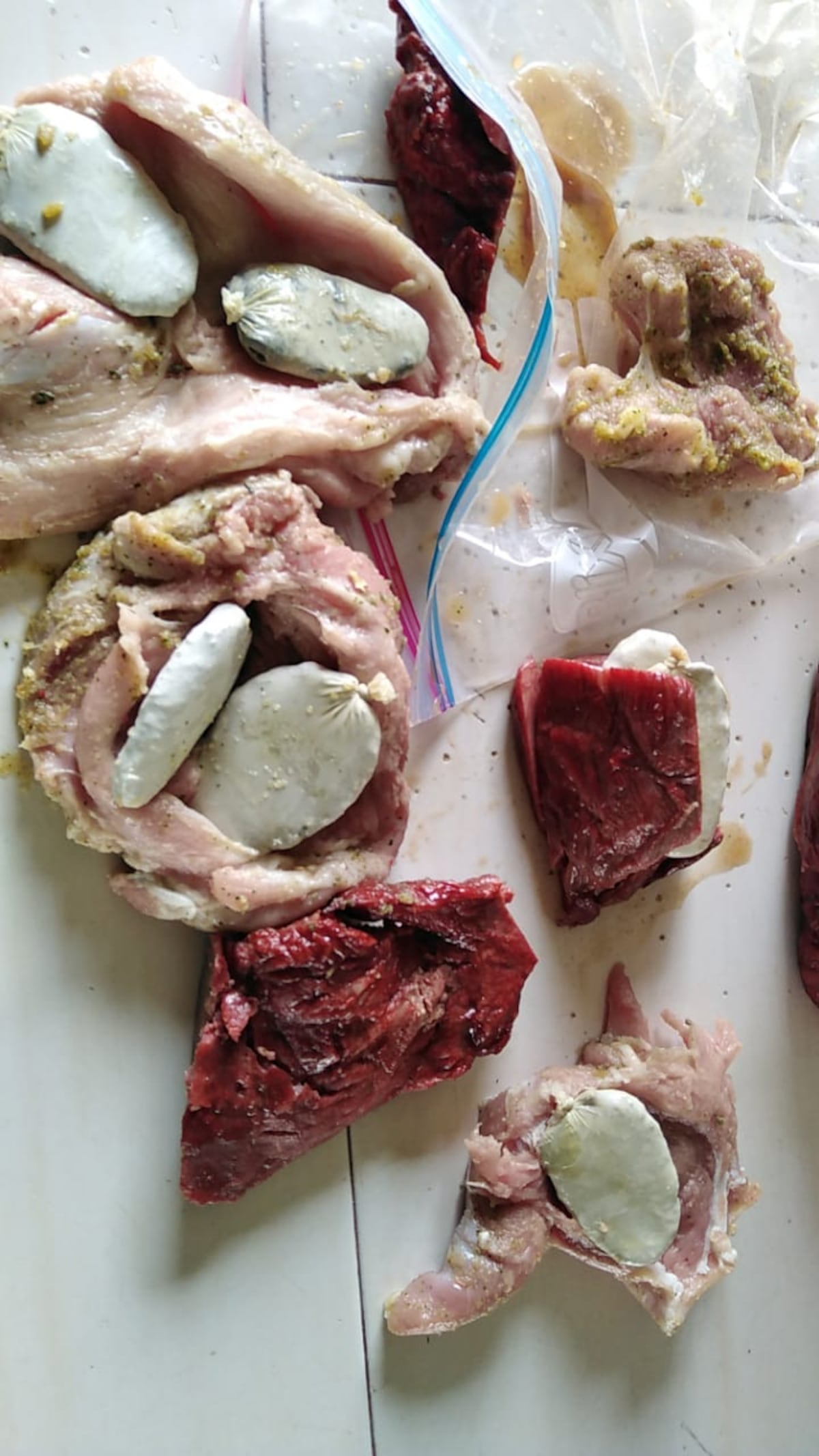 Droga en el tasajo. Sorprende a una mujer y hombre intentando meter sustancias ilícitas en La Joya