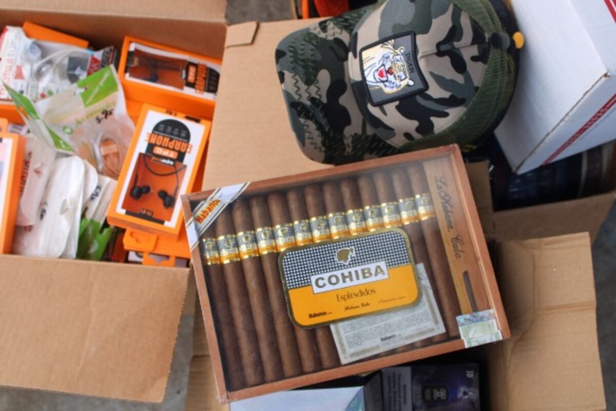 Incautan cigarrillos electrónicos y otros productos sin documentos en Los Santos