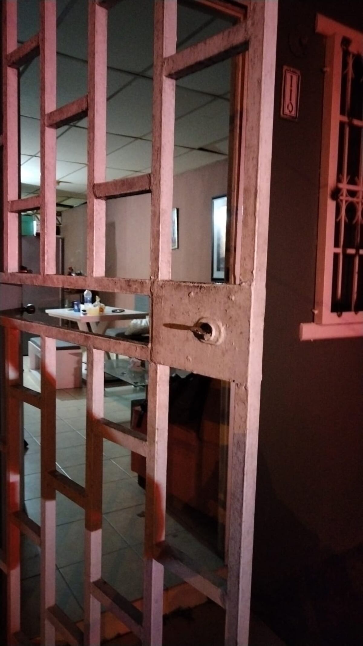 Tragedia en el Día de las Madres: Sujeto con la cara tapada irrumpe en una casa y causa la muerte de una mujer