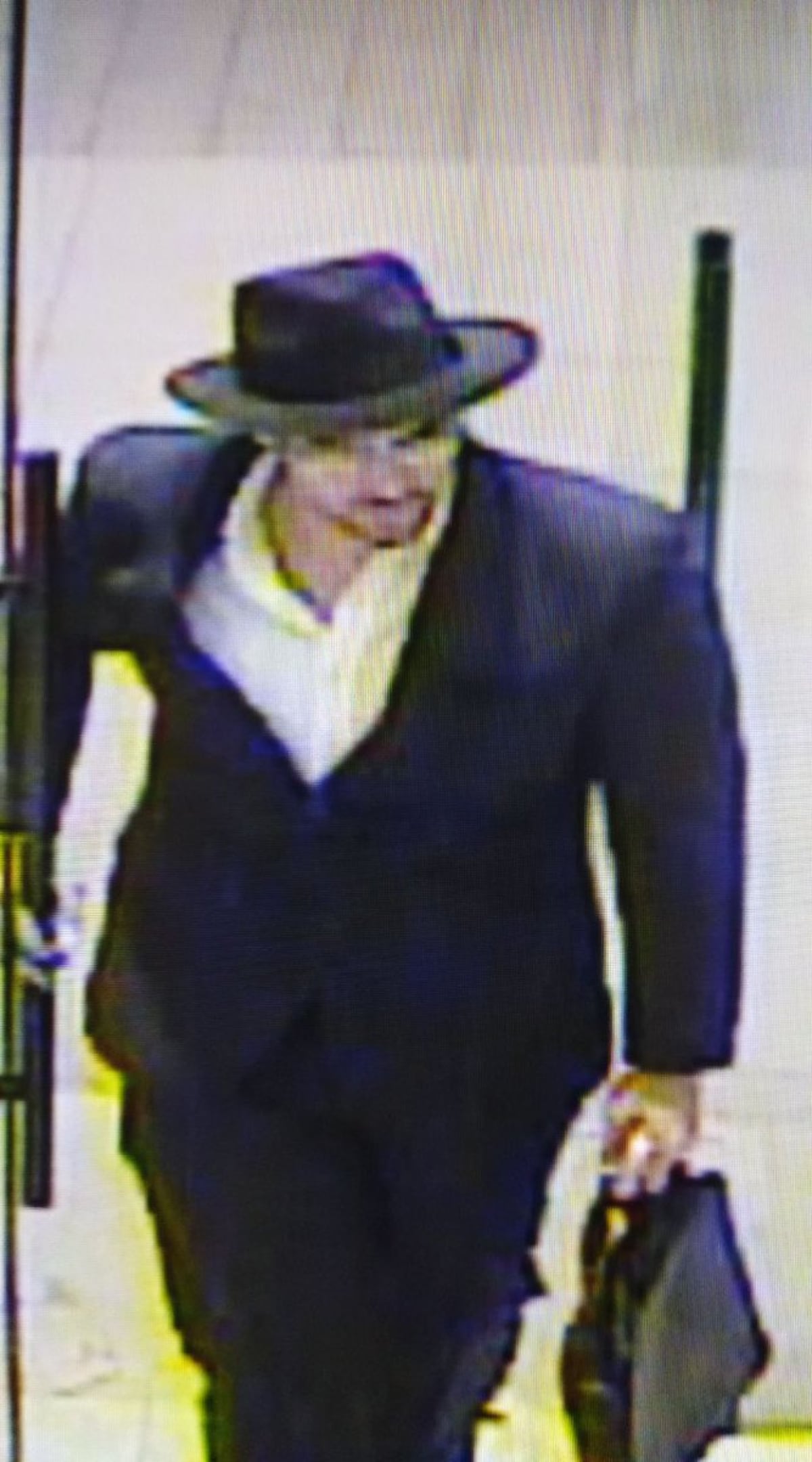 Roba Rolex podría ser venezolano. Se llevó unos 17 Rolex de Soho Mall