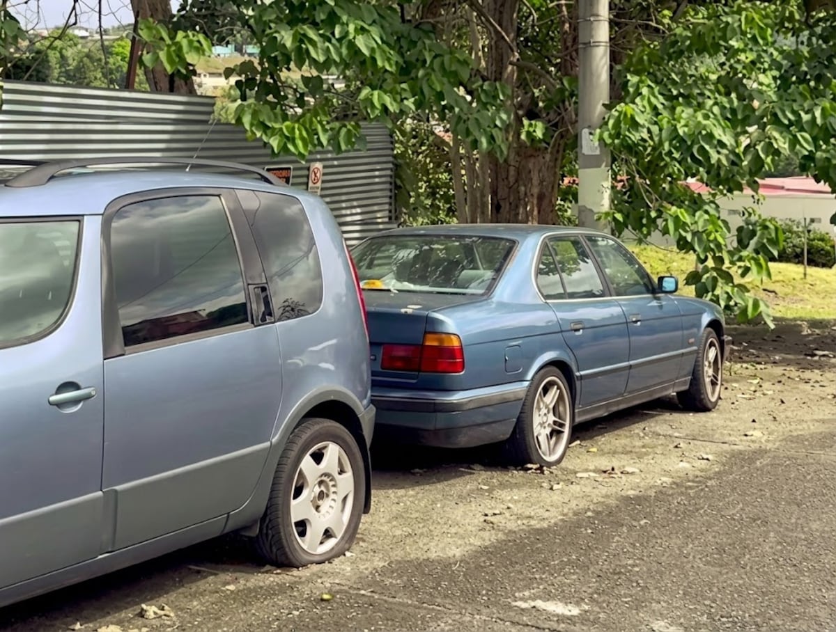 ¡Atención! Autos chatarra siguen saliendo de San Miguelito