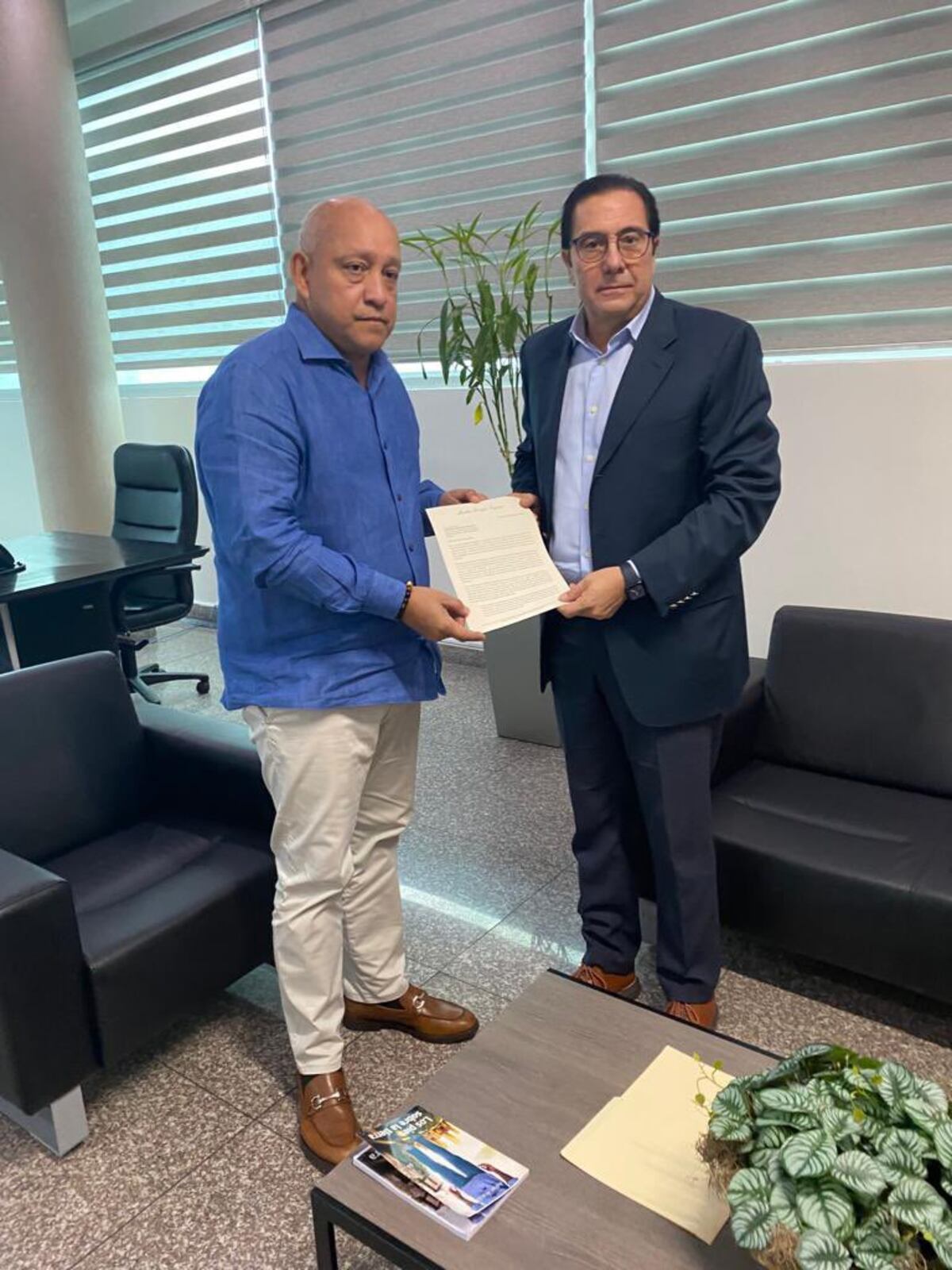 Martín y Crispiano se reúnen. Torrijos le entregó una carta