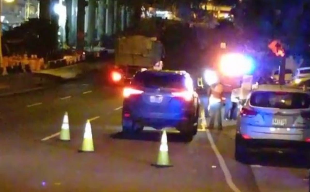 NO AMANECIÓ. (VIDEO)  Un hombre muere arrollado por dos autos en Las 500