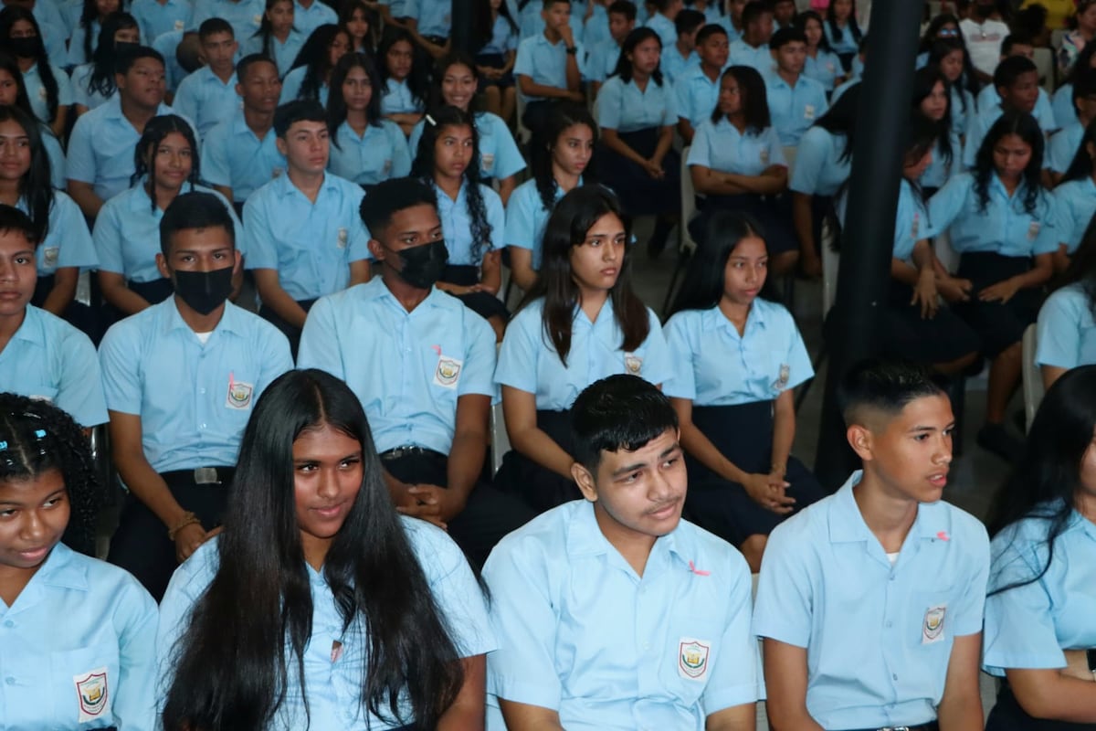 Estudiantes de premedia y media del sector oficial iniciarán clases el 11 de marzo en Panamá