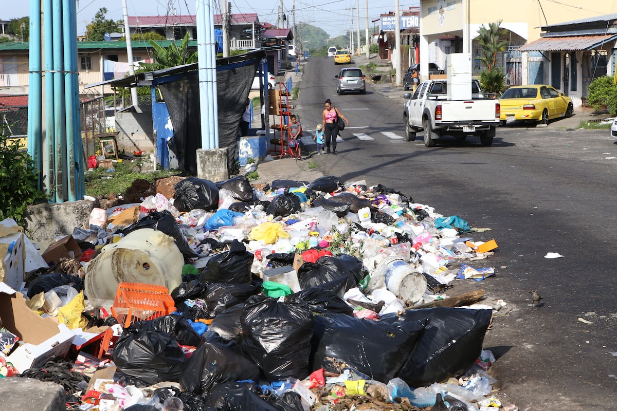 Cajas vacías, basura afuera: el llamado de la AAUD en pleno diciembre
