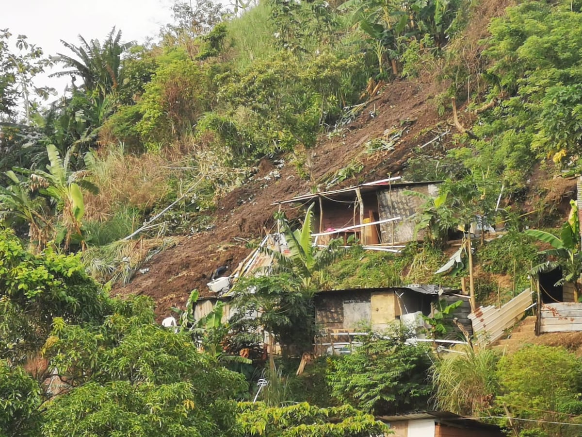 Familia de abuelita y nieto que fallecieron tras quedar sepultados por un derrumbe en el Corredor de los Pobres fueron llevados a un hotel 
