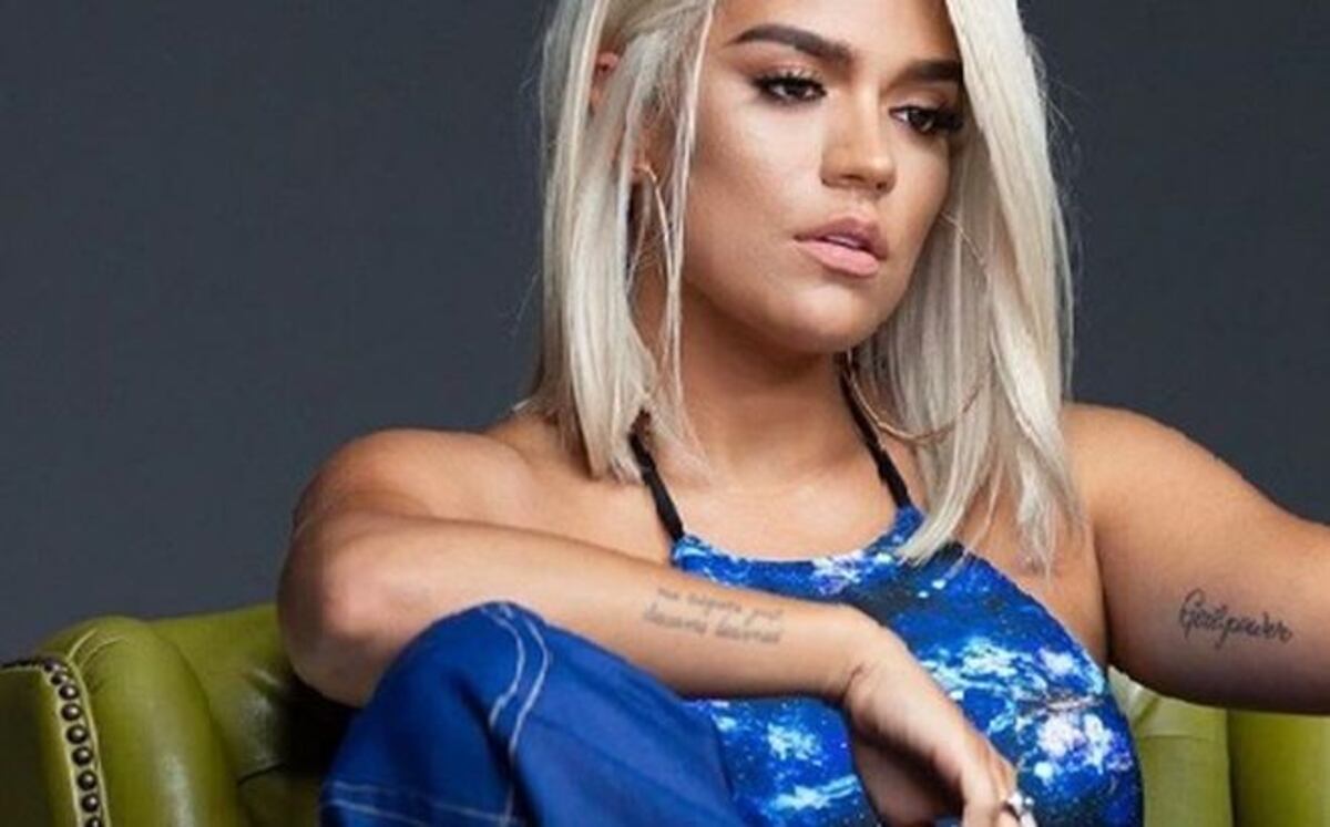 Cuestionan cómo la cama de Karol G, suena y suena.Parqueó a una periodista.Video