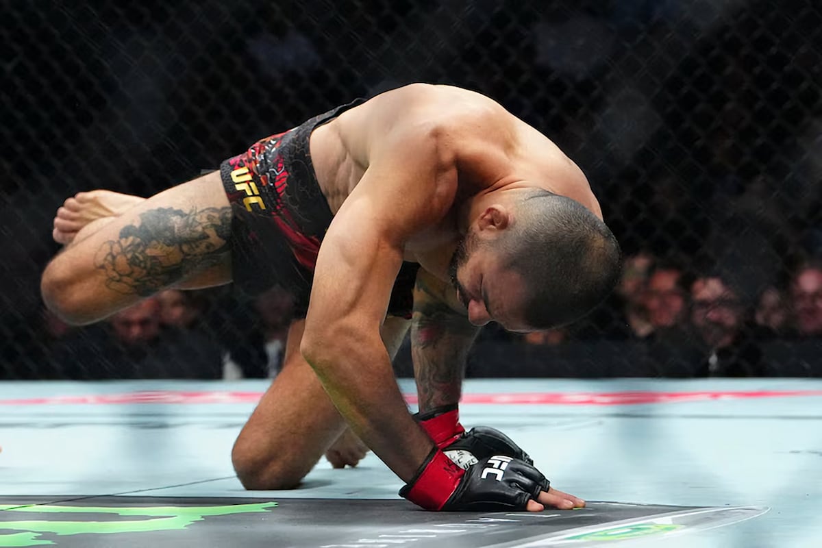 Impactante lesión de Alexandre Pantoja en UFC 323, por la que perdió el título en solo 26 segundos