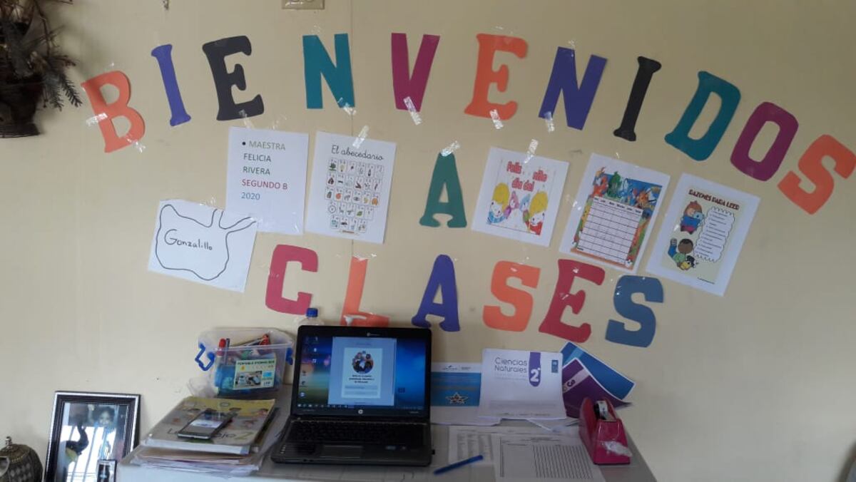 Docentes alistan su espacio en casa para impartir clases este lunes, 20 de julio