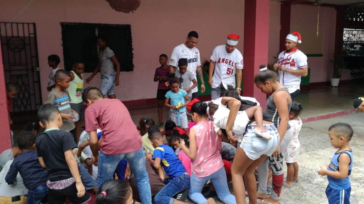 ¡Jonrón navideño! Grandes Ligas llevan alegría a niños chorrilleros