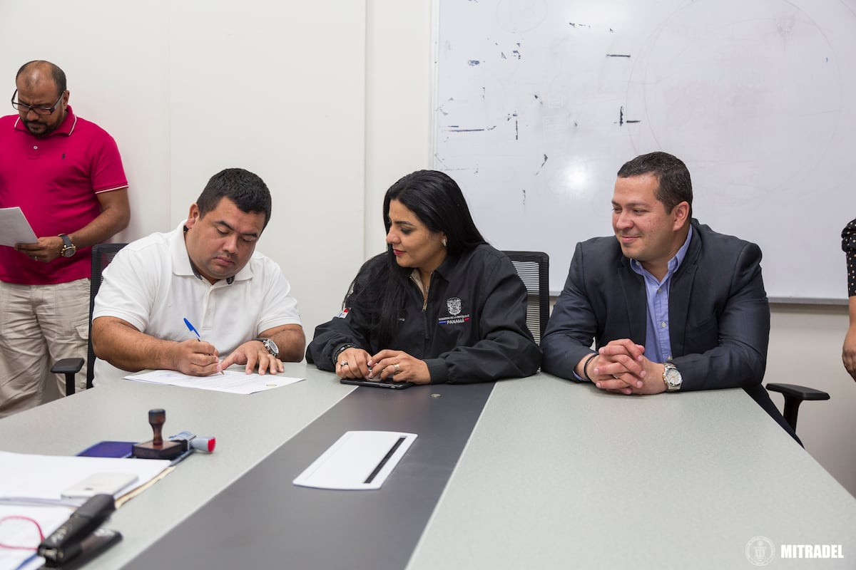 Suspenden huelga. Pilotos de carga y mensajería llegaron a un acuerdo con la mediación del Mitradel