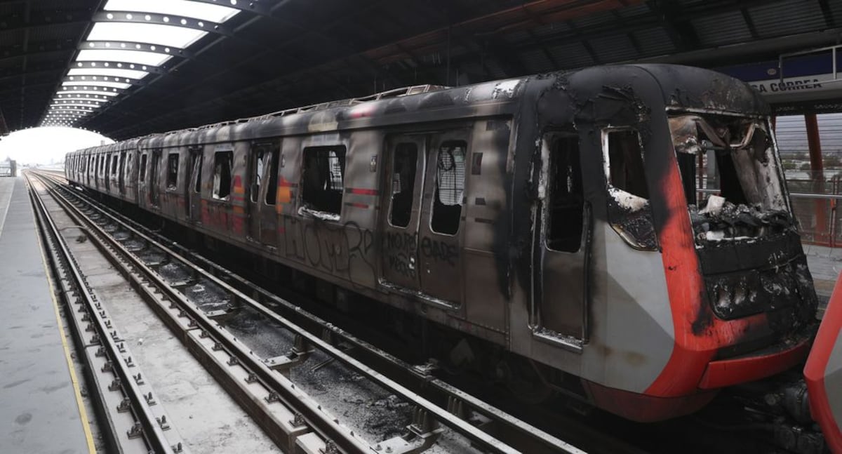 Chile parece zona de guerra, con militares en las calles y comercios saqueados y quemados