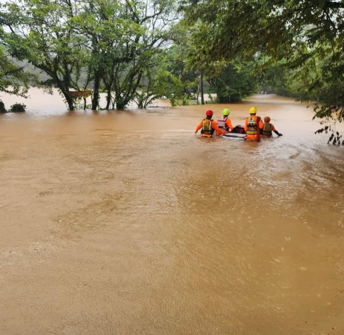 Tonosí se ahoga entre lodo y lluvia: así golpea el huracán Melissa a Los Santos y Veraguas 