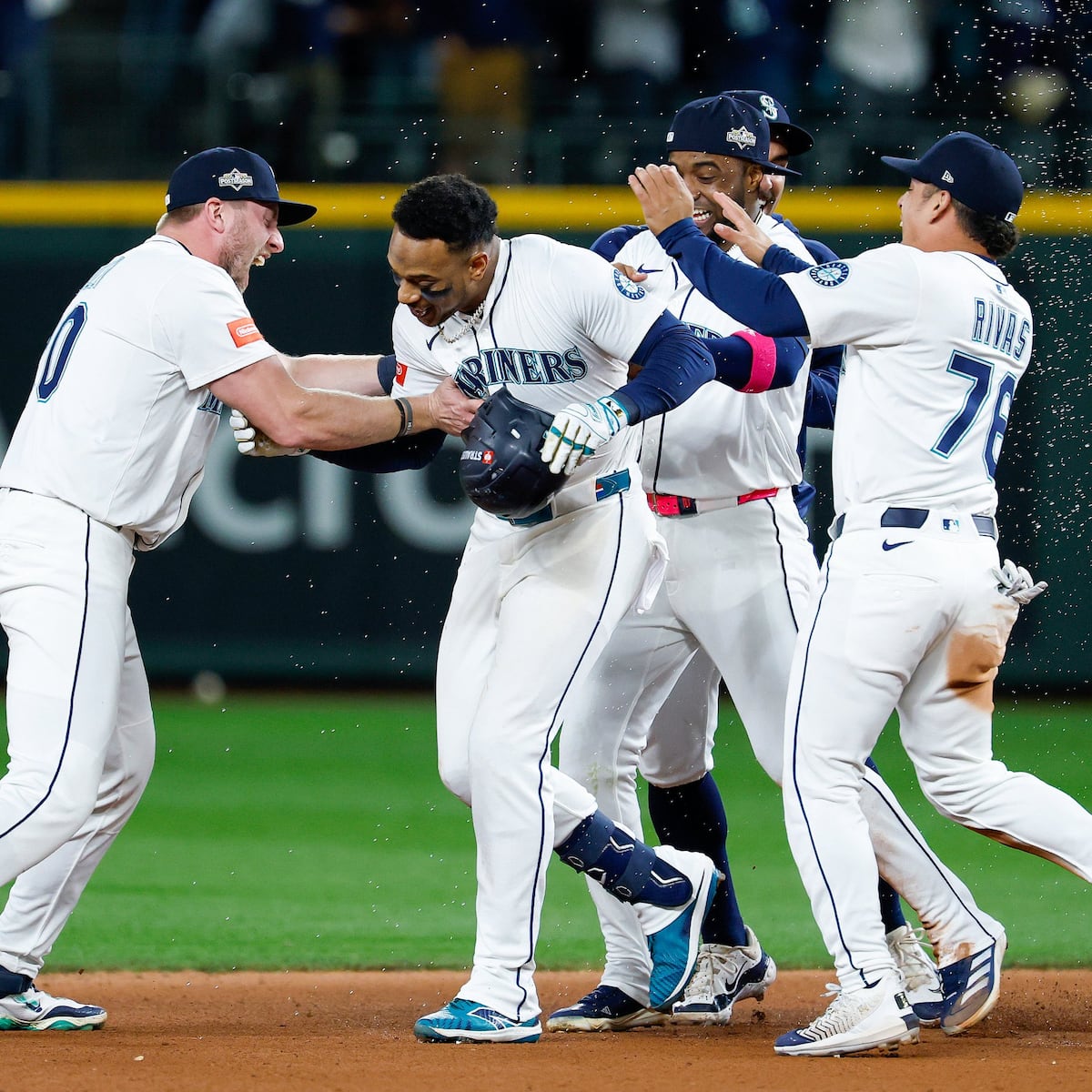 Marineros de Seattle avanzan a Serie de Campeonato tras maratón en 15 entradas