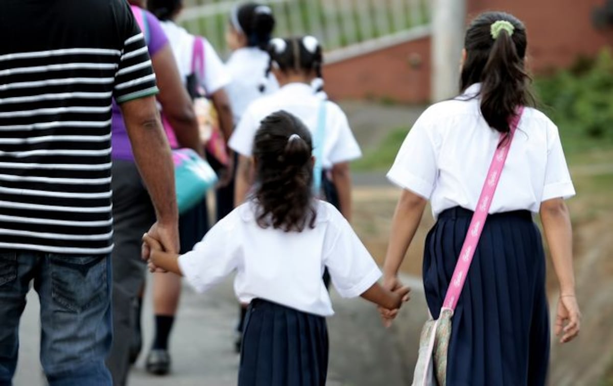 No solo es ir a cobrar la Beca Universal. Padres deben estar atentos a sus hijos