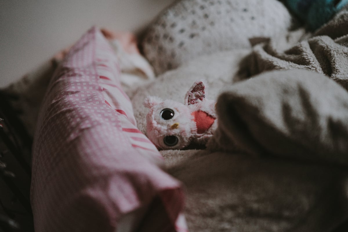 Arrestan a pareja que encerró en un garaje durante años a su hijo