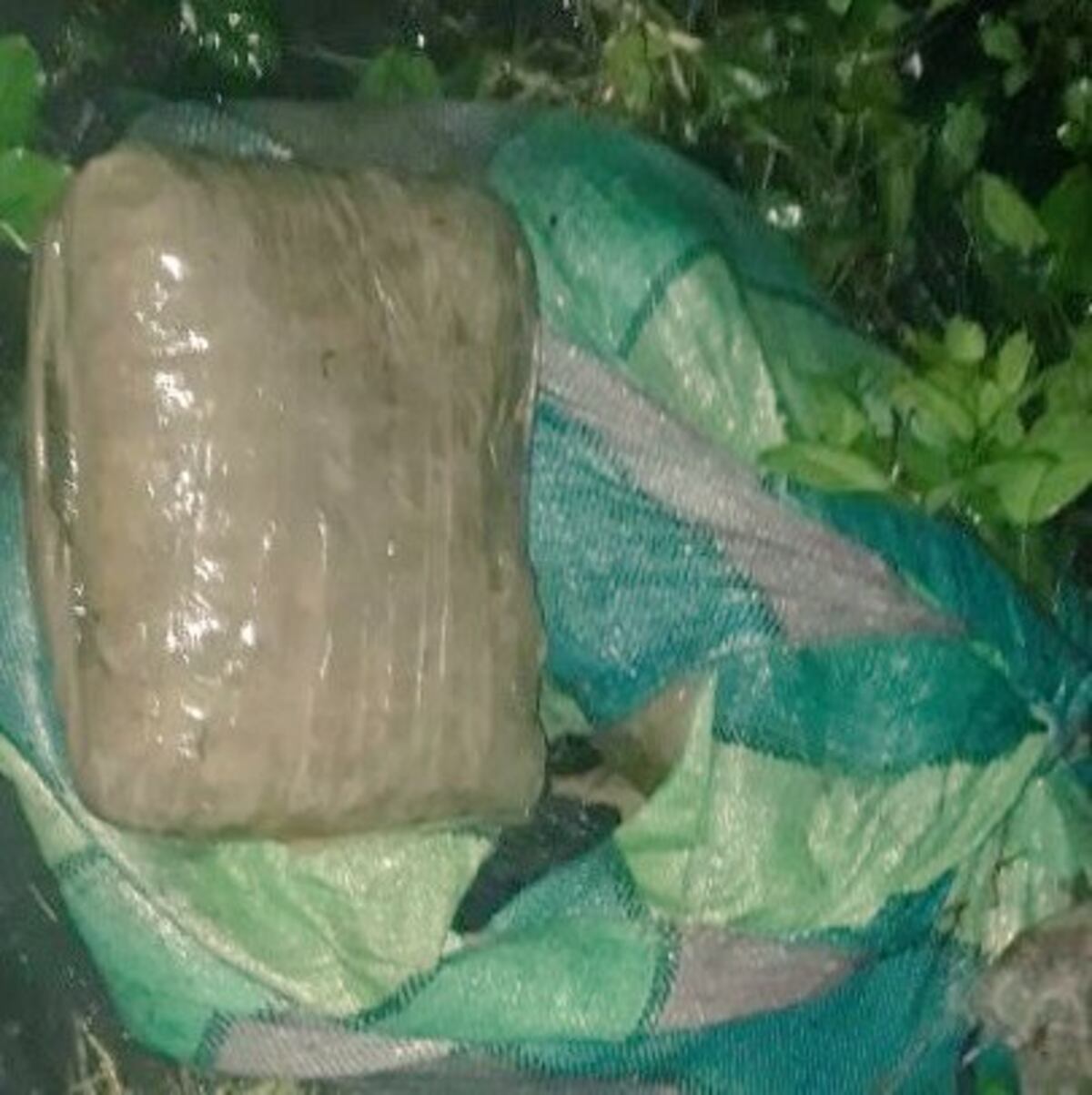 DROGA REGADA POR TODOS LADOS. La policía intercambio disparos con los narcos 