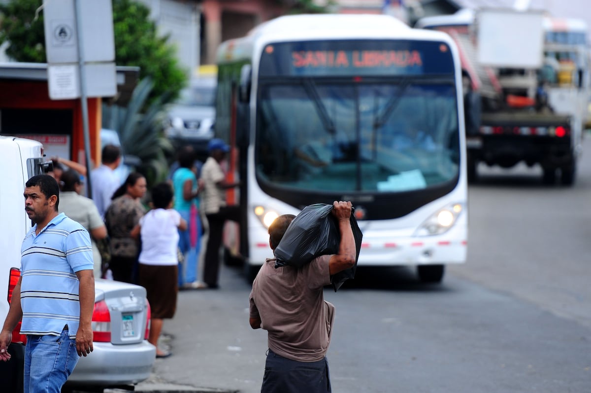 Pretenden regular el tránsito de desechos peligrosos en Panamá y la piratería en el Oeste
