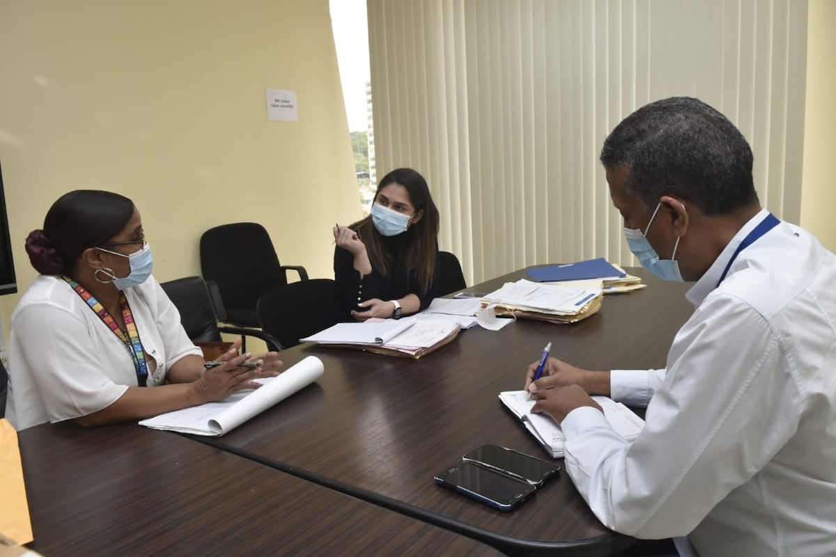 Reclamos en compensaciones de comerciantes y buhoneros de Colón son revisados por el Miviot 