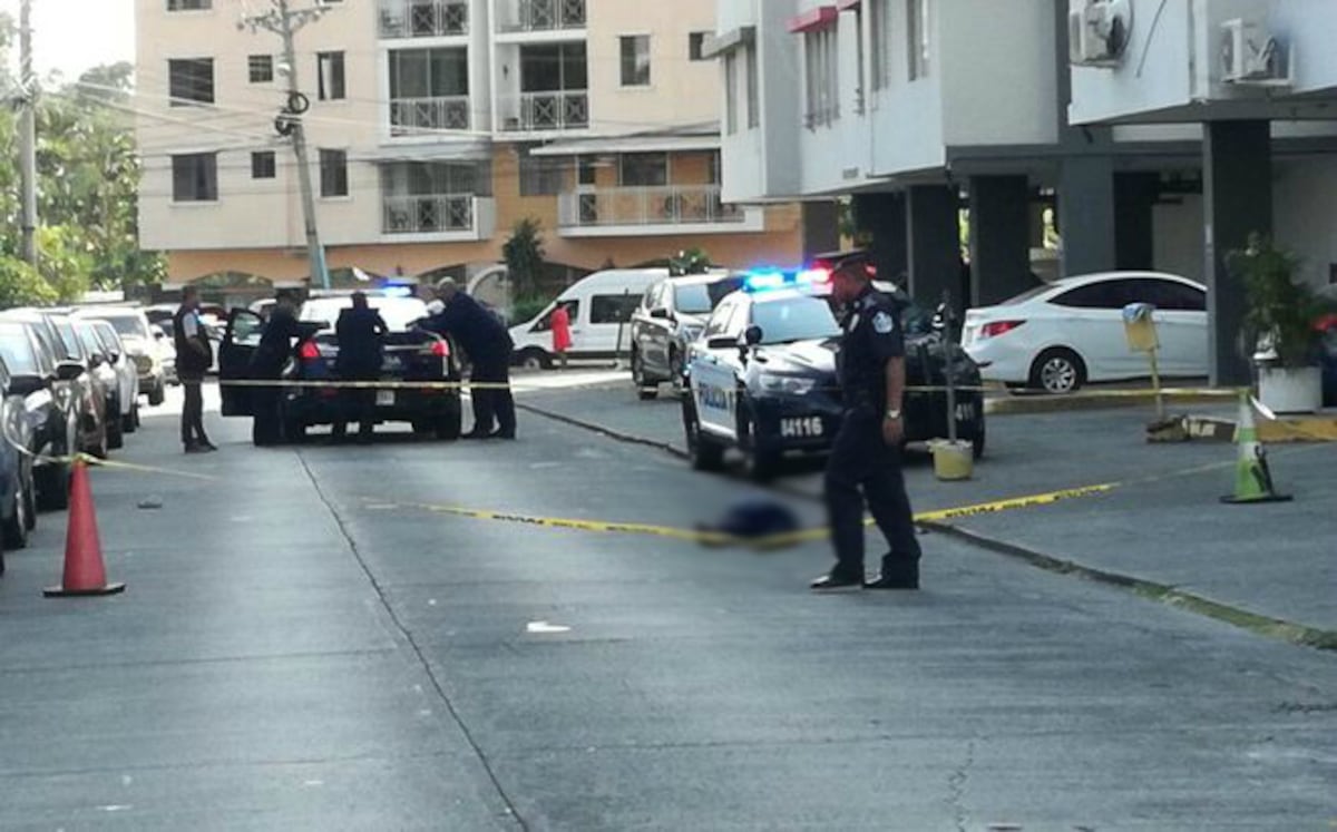VIDEO| ENCUENTRAN JOVEN MUERTO. Pudo lanzarse de un edificio en Pueblo Nuevo