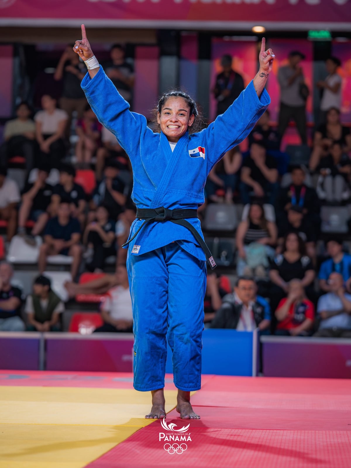 Kristine Jiménez convierte su cumpleaños en una fiesta de bronce para Panamá