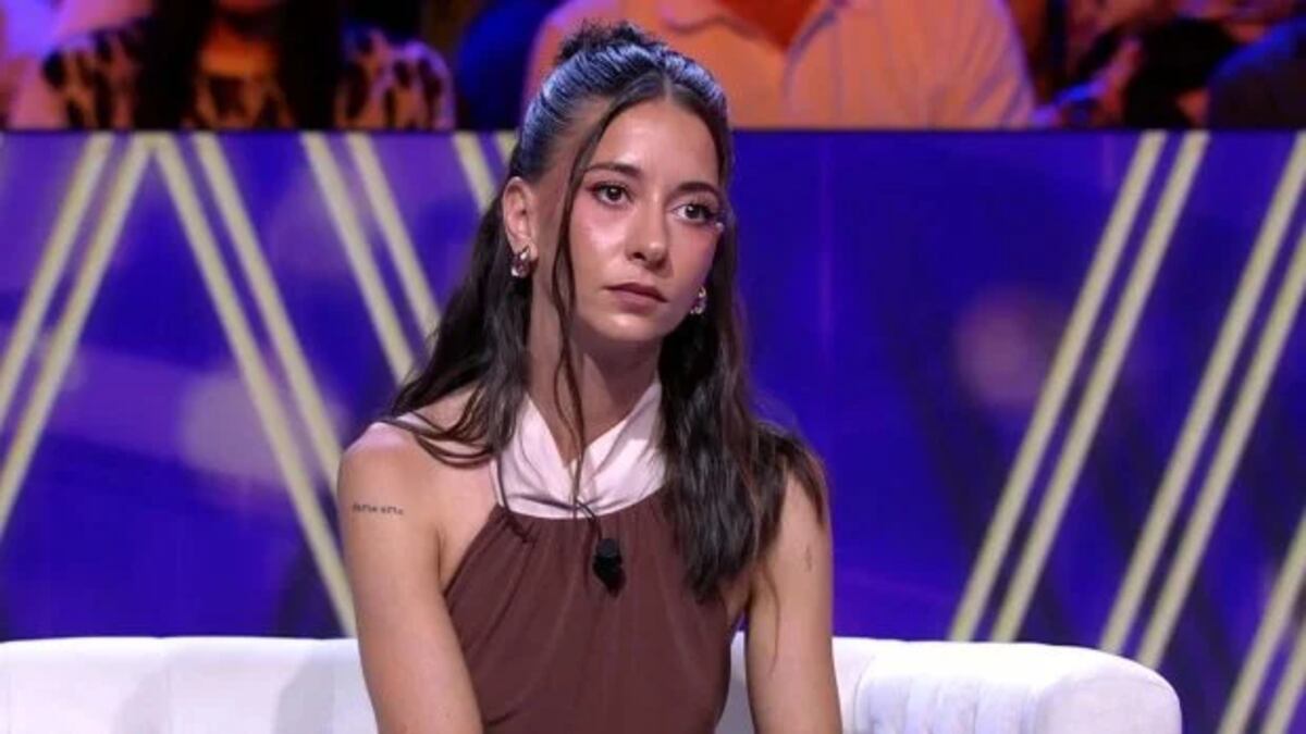 Ivet Playà llama ‘depredador sexual’ a Alejandro Sanz y es expulsada de programa en vivo