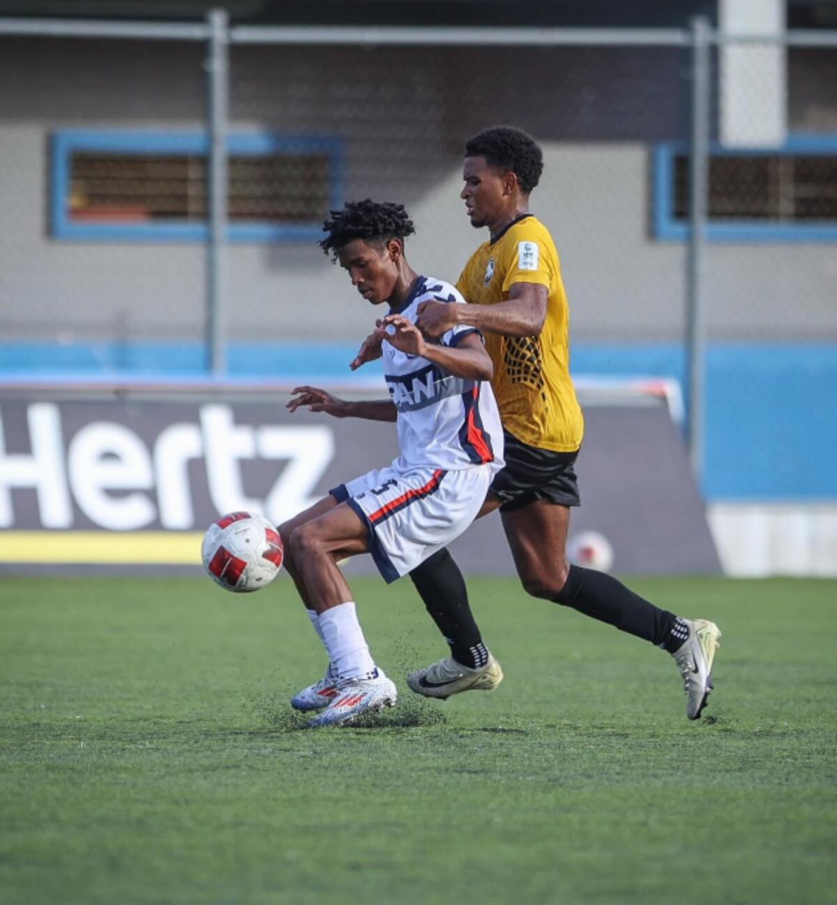 Atlético Nacional y Herrera FC se enfrentan en duelo clave por salir del fondo de la tabla del Clausura