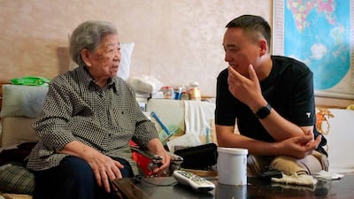 Los hijos temporales que los ancianos contratan en China para combatir la soledad