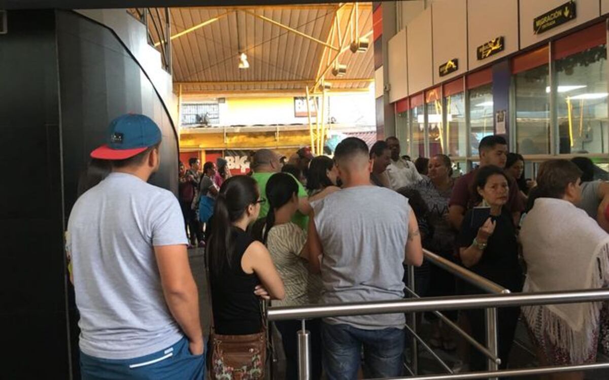 ¡PARA COMPRAS DE FIN DE AÑO! Más de mil 500 ticos han ingresado a Panamá