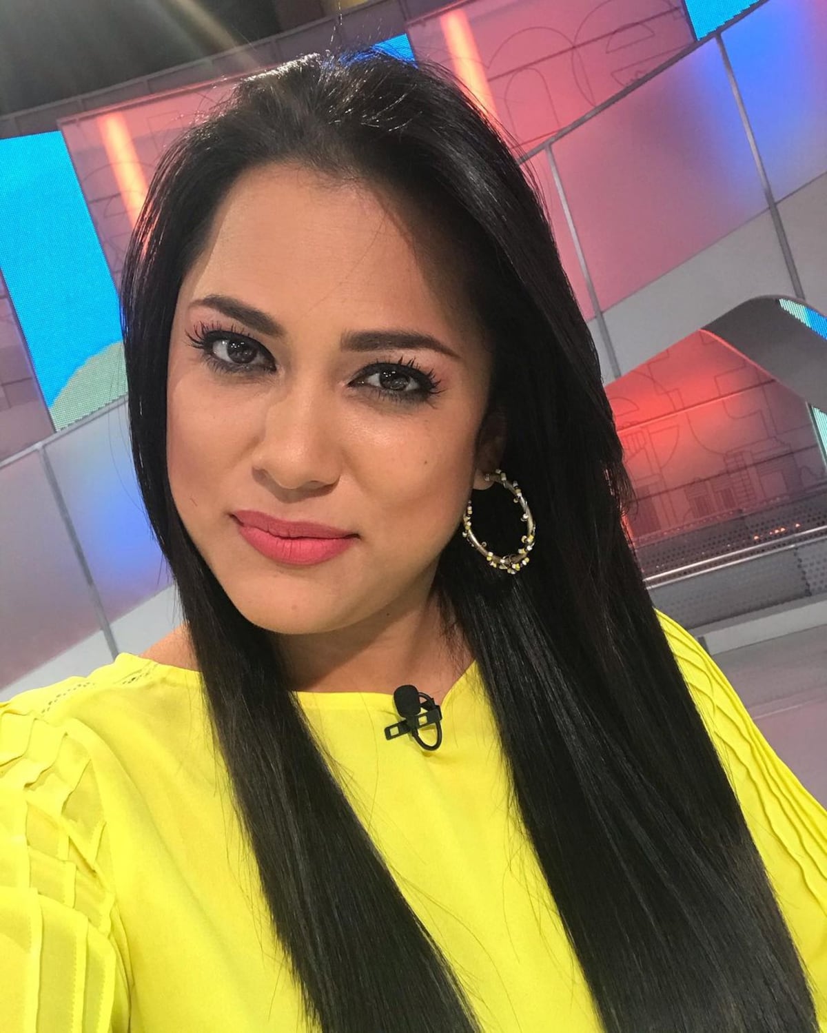 Presentadora de TV habla desde el confinamiento. La covid-19 la tiene lejos de las cámaras