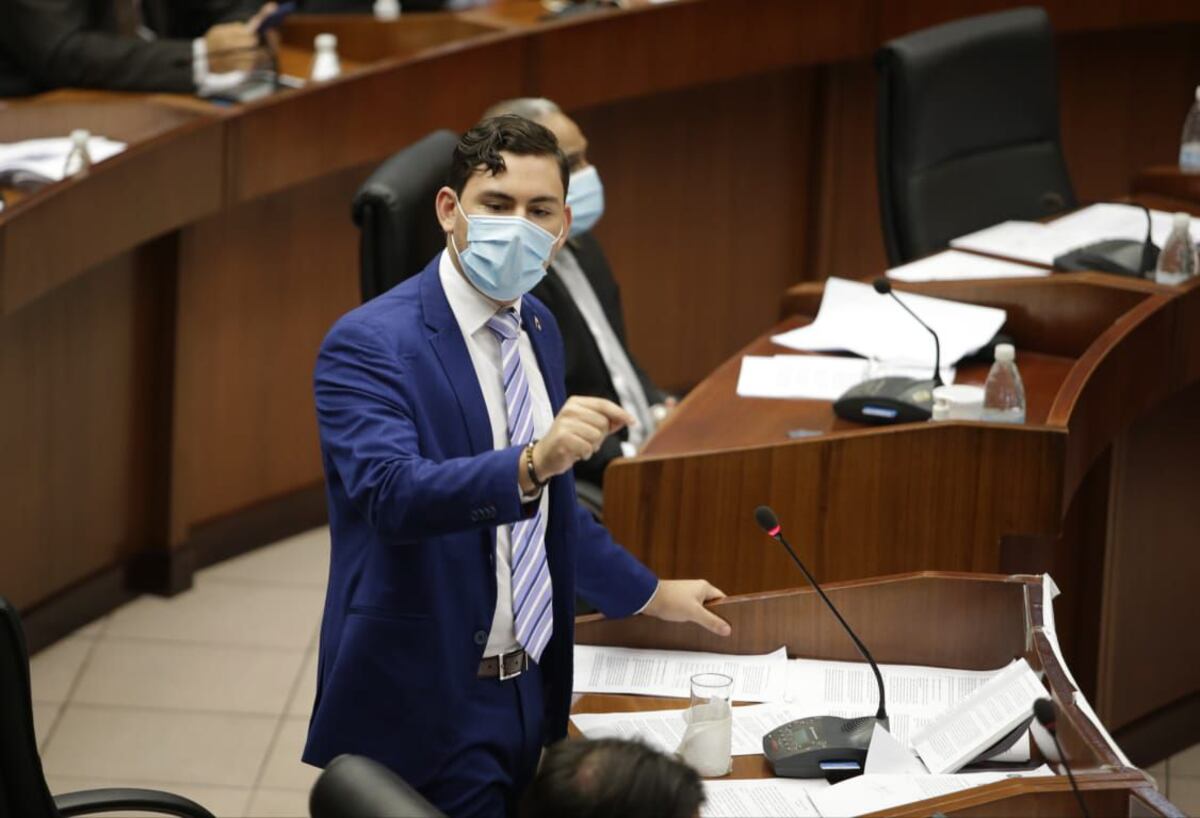 Iniciativa de eliminar licencia con sueldo de alcaldes y representantes llega a la Asamblea