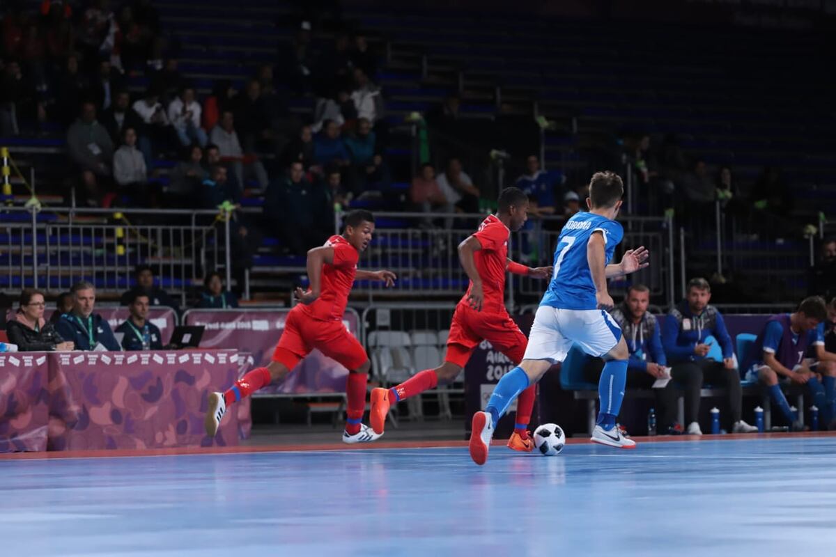Ismael Díaz apoya a Sele de futsal en Argentina