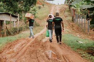 Joven da a luz en su casa y entierran la placenta. No tenían para ir al hospital. Grupo Asistencia Alimentaria apoya