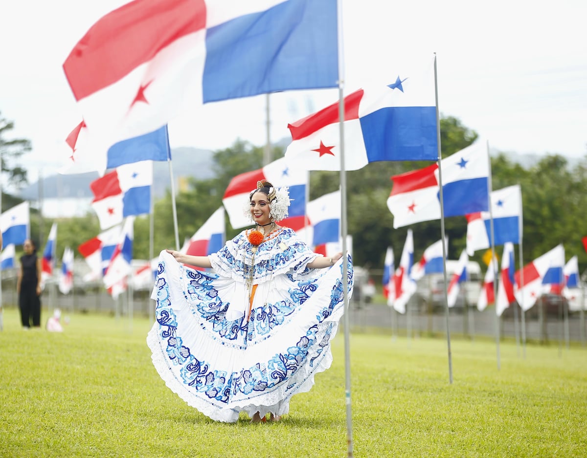 Orgullo a flor de piel: 700 banderas marcan el inicio del mes más panameño