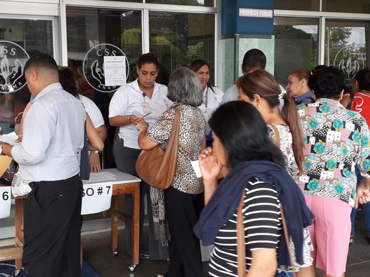 Asegurados madrugan por  un cupo con especialistas