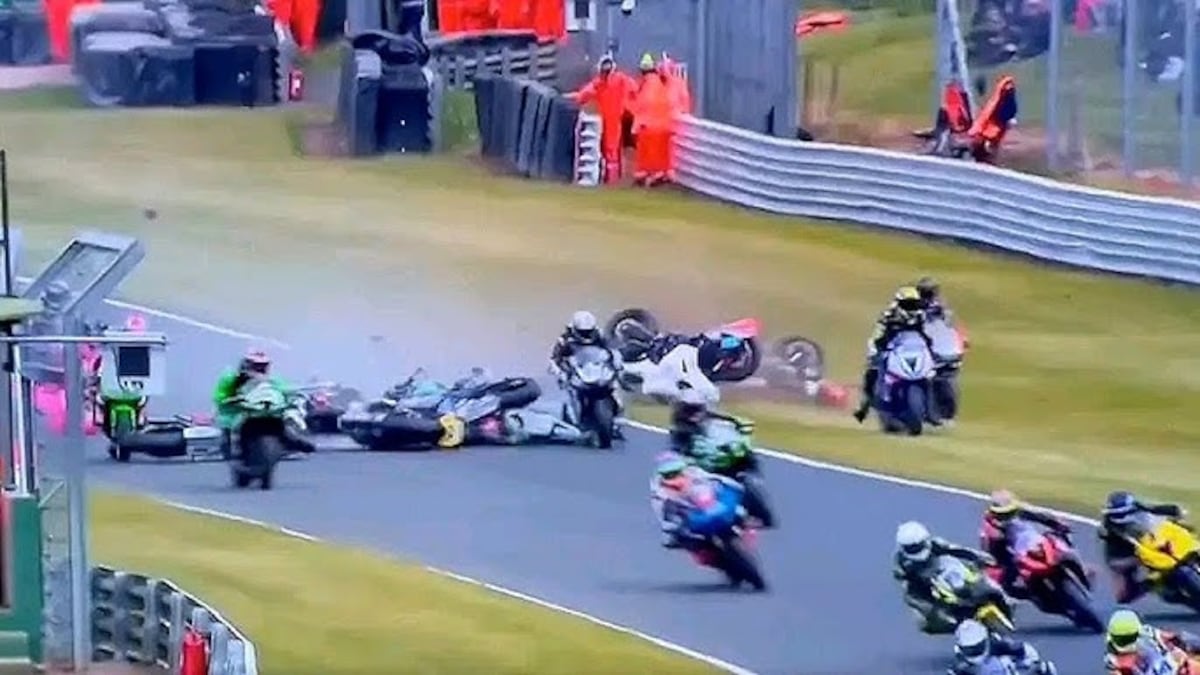 Tragedia en Oulton Park: Dos pilotos mueren tras brutal choque en plena carrera