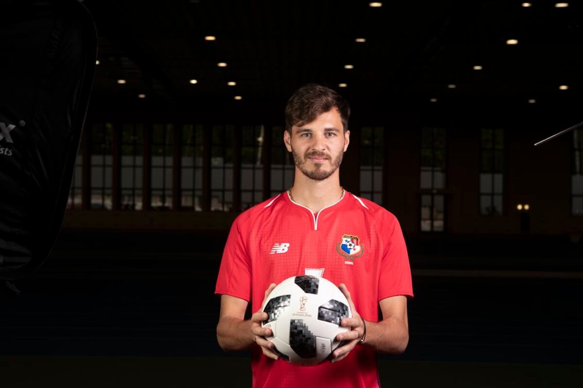 FOTO | Ruso se pone la camiseta de Blas Pérez