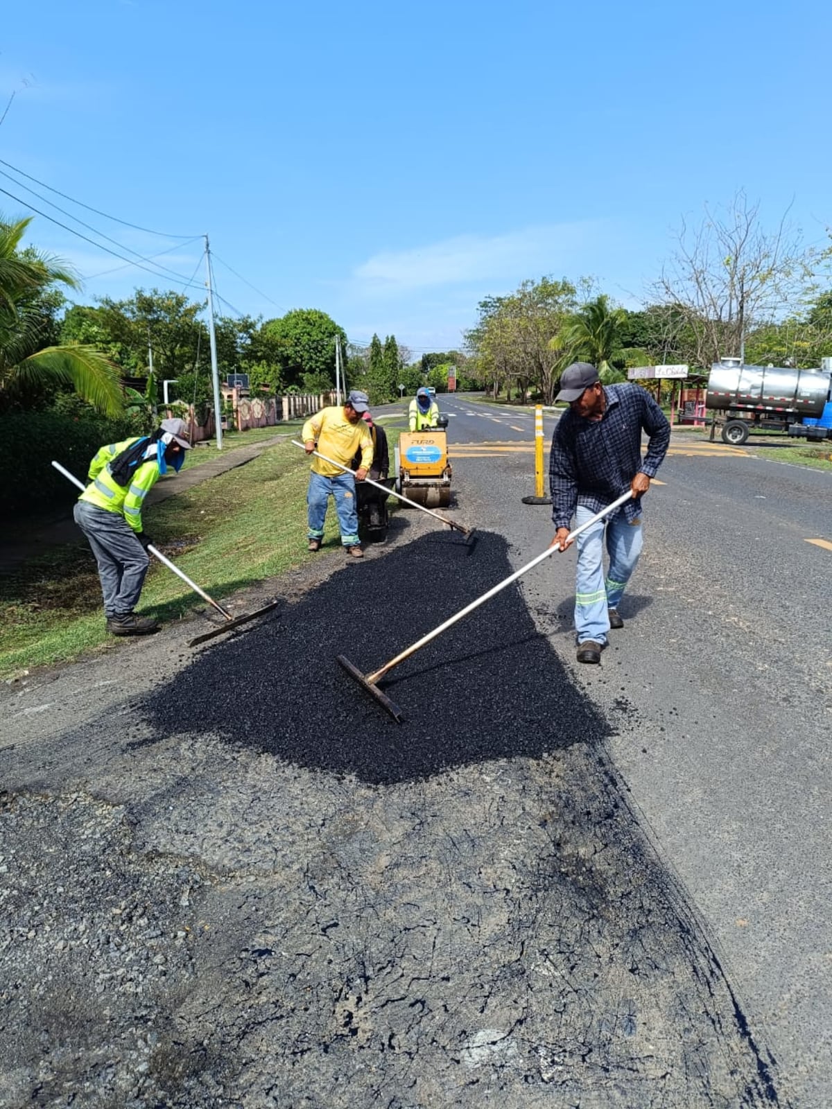 MOP repara vías en Atalaya preparando las rutas para las fiestas de Jesús Nazareno