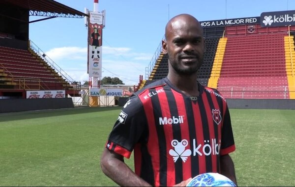 Machado ya se puso la elástica de la Liga Deportiva Alajuelense