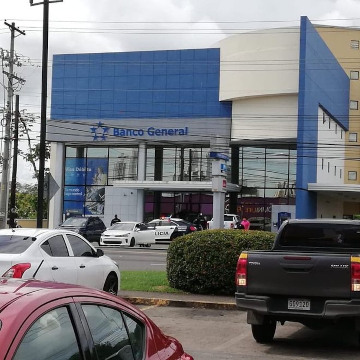 Intentan asaltar banco en Campo Limbergh.Tras tiroteo capturan a 4,pero...