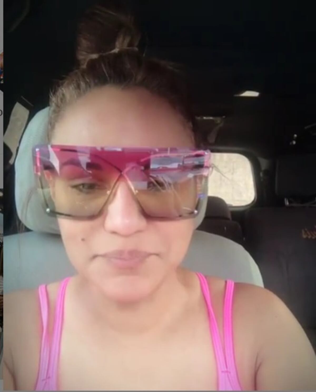 Estafan usando a Sandra y Bettina. Hay una bola de que Sandra se ha separado de Samy. Ella aclara todo