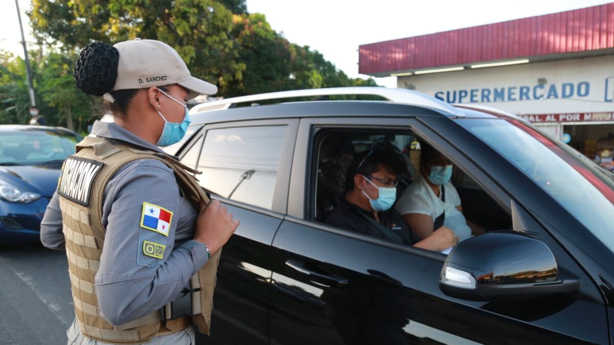 Autoridades detiene a extranjeros con antecedentes criminales e incumpliendo las medidas sanitarias