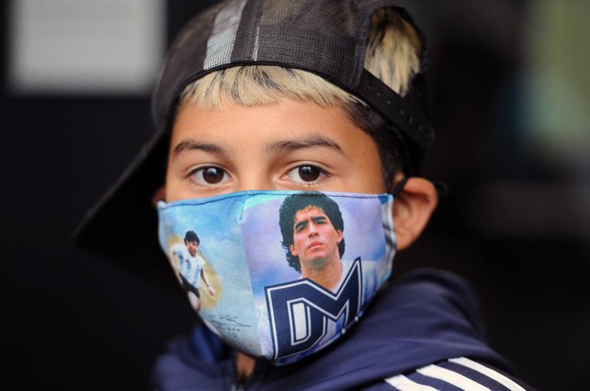 Maradona continúa sedado y descartan que sea dado de alta