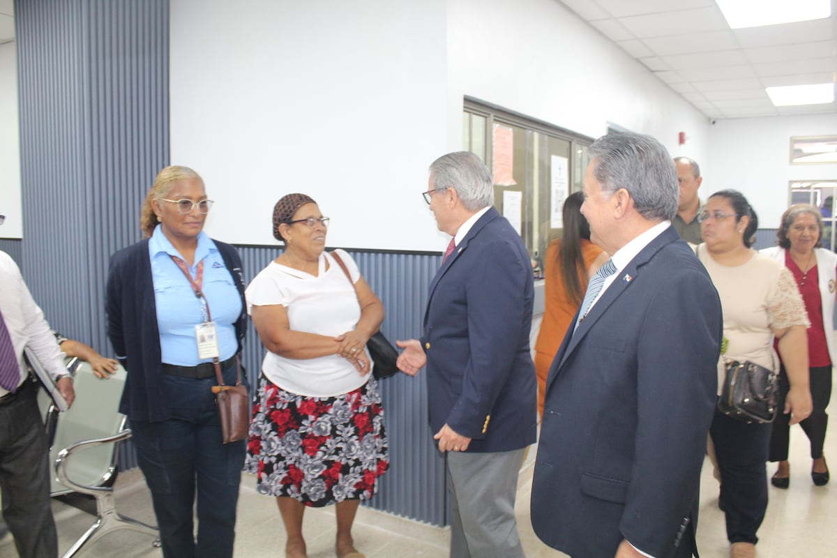 Hospital Santo Tomás estrena una moderna sala de espera para el  área de urgencias