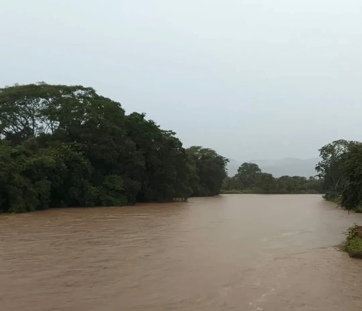 Tonosí se ahoga entre lodo y lluvia: así golpea el huracán Melissa a Los Santos y Veraguas 