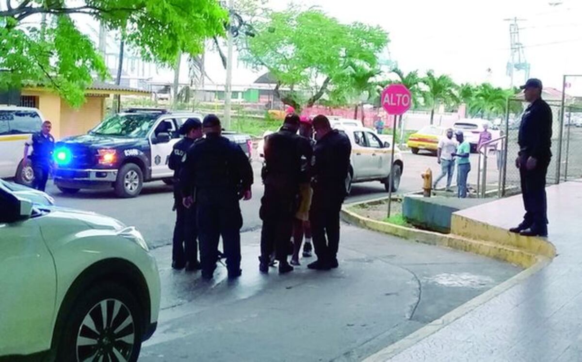 SOSPECHOSO.Casi lo linchan en hospital tras muerte de menor en balacera en Colón