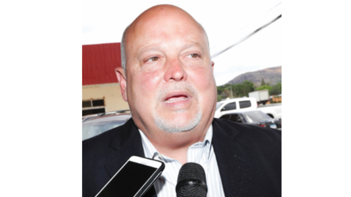 Lo dejan en tierra. Migración impide salida del país al ex gobernador de Coclé Richard Fifer