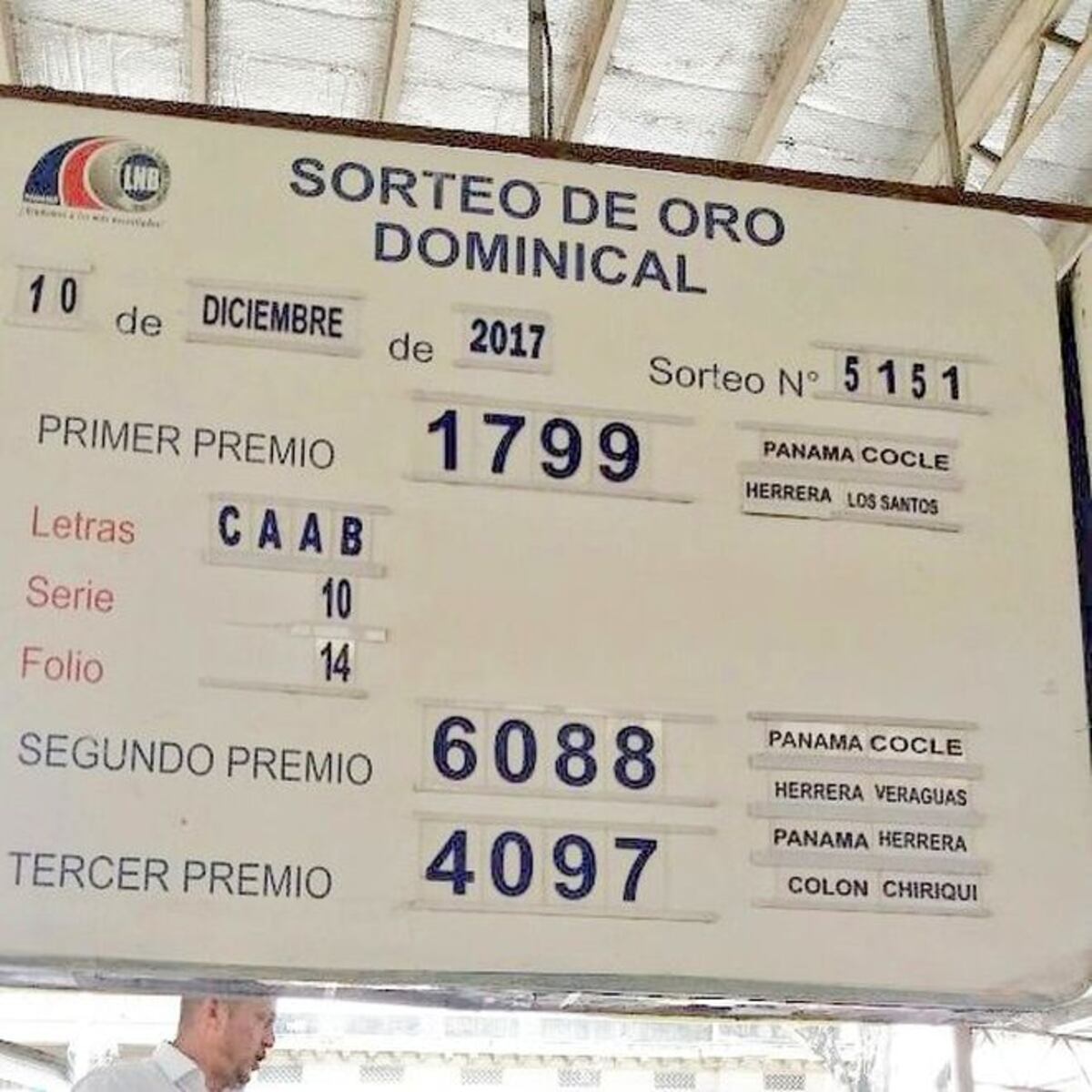 ¡AY, PADRE! Ganó $2 mil en la Lotería y le pagaron $10 mil de más