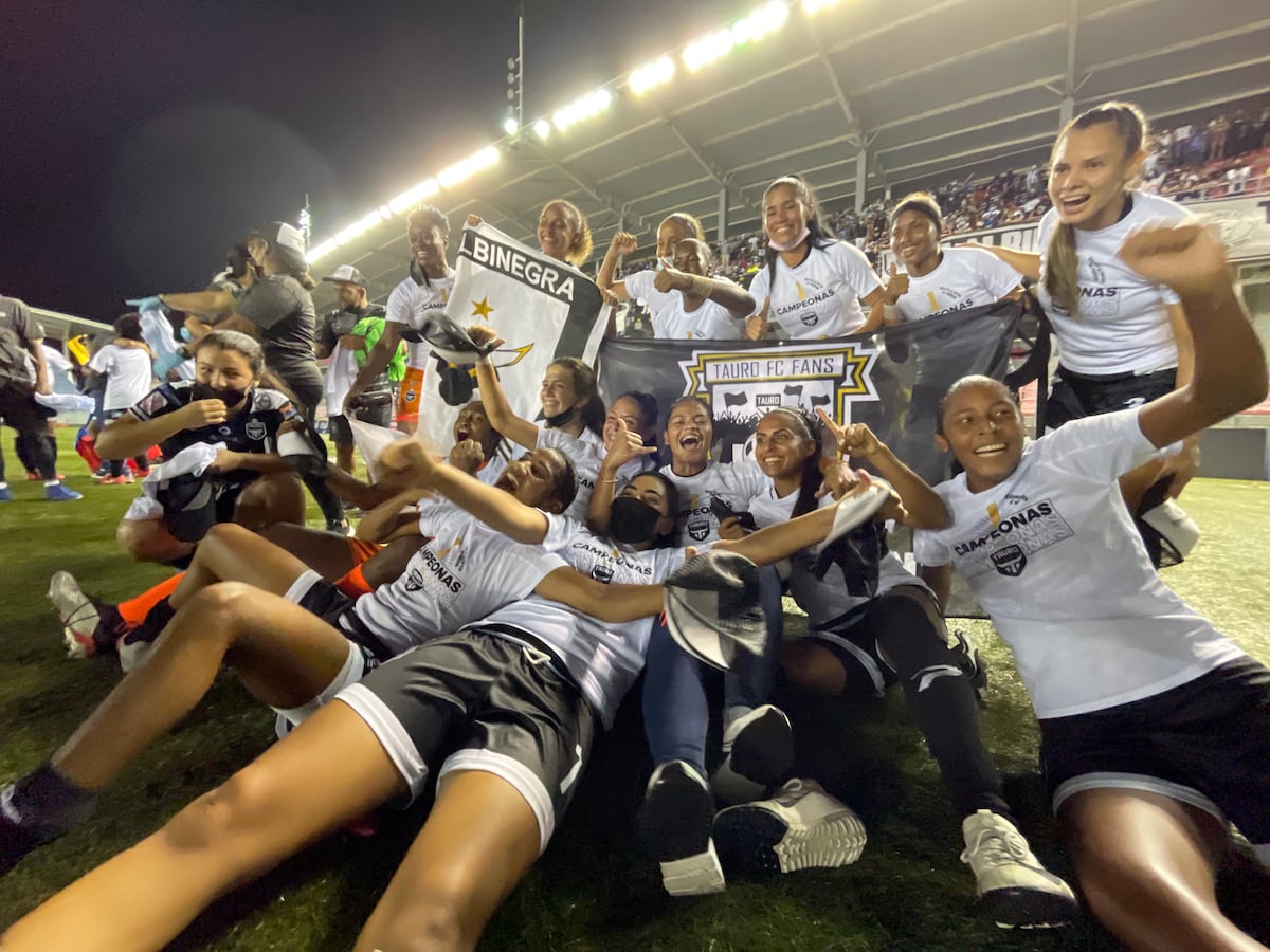 Qué partidazo. Tauro y Plaza lo dejan todo en la final del fútbol femenino. Hay nuevas campeonas +Fotos